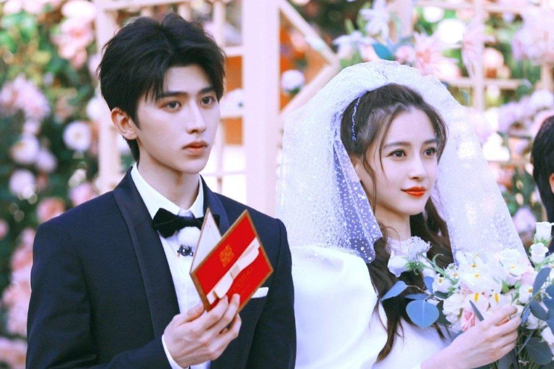 蔡徐坤baby同框婚纱照,俊男美女超养眼,又一对非官方