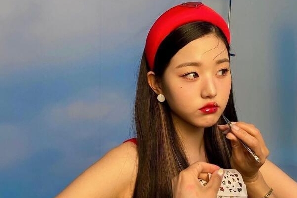 izone 张元英 ins 照片合集,网友:自拍不如他拍美?