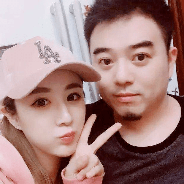 薇娅向左,李子柒向右