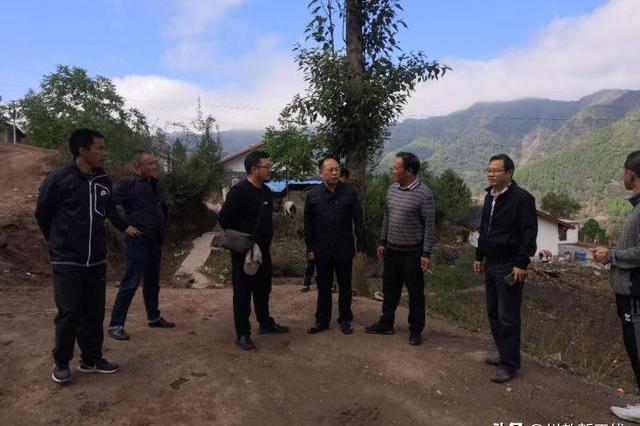 天府通航领导再度走访慰问美姑县则峨村精准贫困户