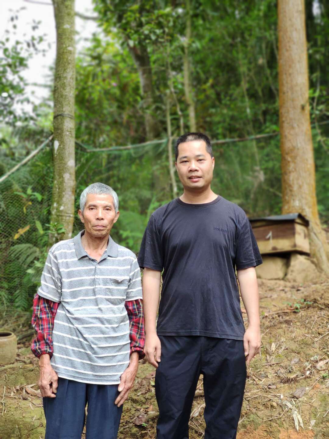 蒙山县黄村镇六埠村甜蜜的小蜜蜂与扶贫的大事业