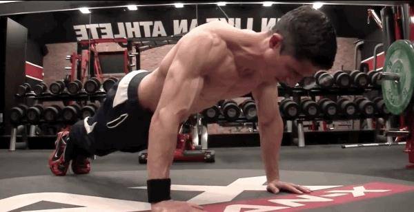 如何练胸肌上胸 33fdc95a2a8b45fead73e9a40dbfe24e.jpeg