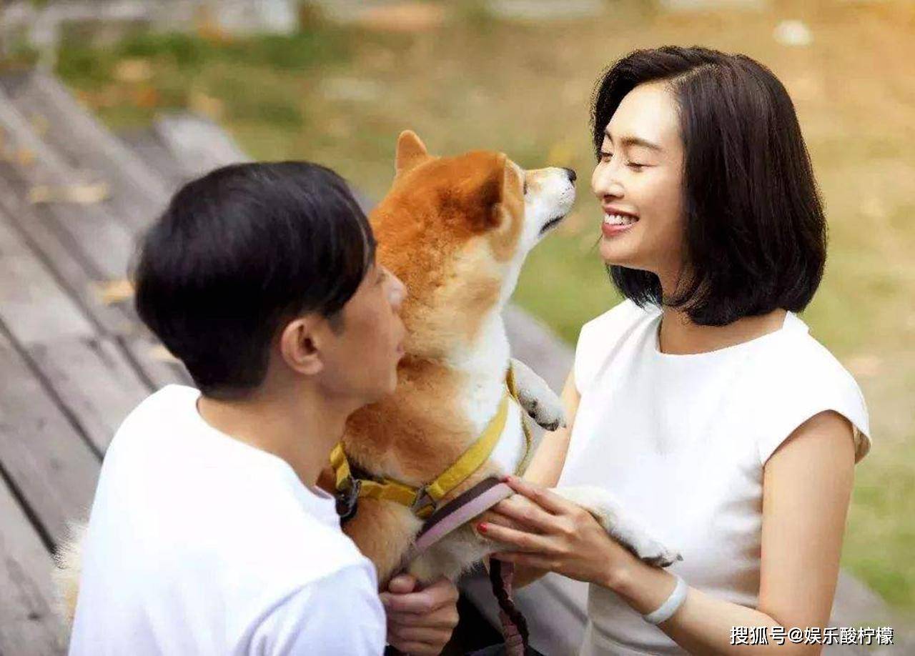 被摄像欺负，遇周星驰宠爱，靠流浪狗找到归宿