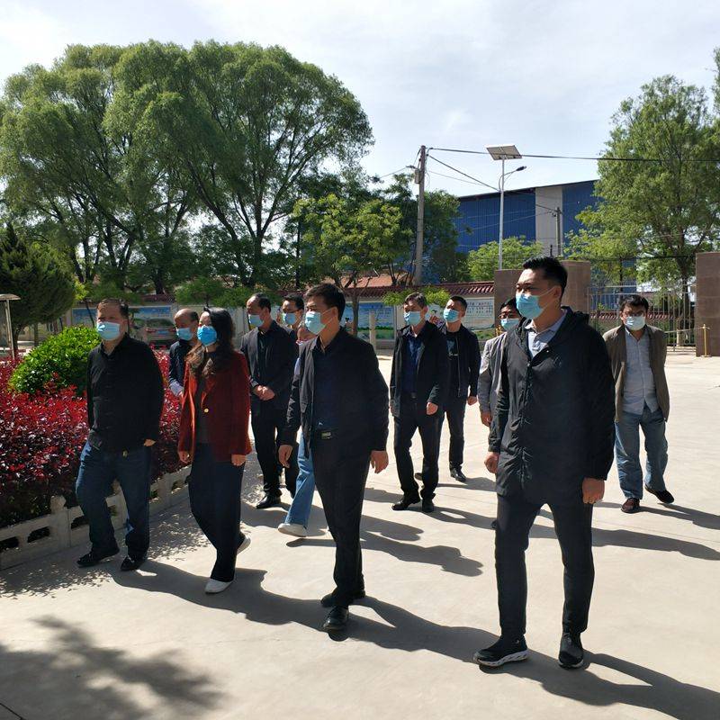 崆峒区政府副区长海英调研大秦乡学区教育教学工作