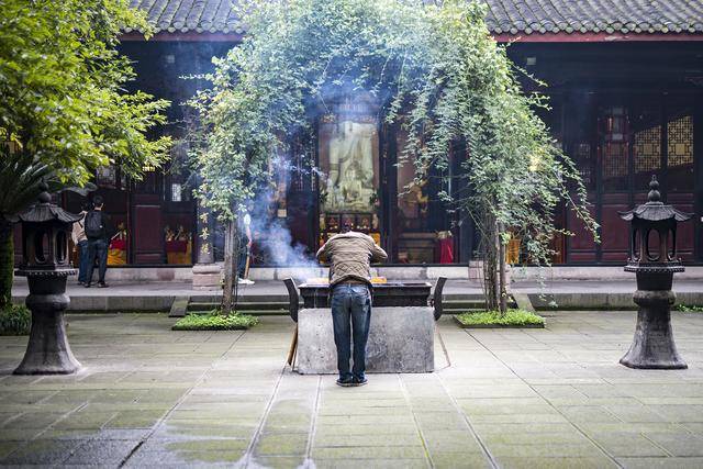 文殊院即将消失的一群人从生活到生存经历让它成为了一方文化