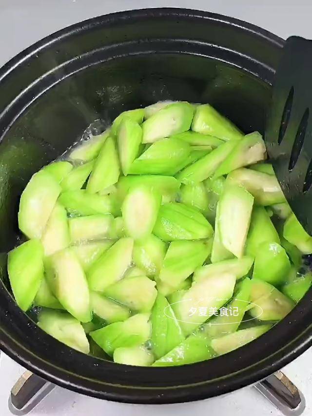 丝瓜配什么做汤好吃又营养 39bdda85b8874ad788d38493ec41ab91.jpeg