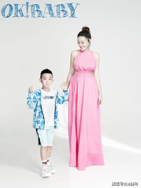 原创应采儿母子拍亲子照7岁儿子剪寸头超像陈小春爸爸基因好强大