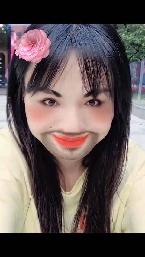 网友偶遇郑爽自拍没敢认，本以为是美拍，没想