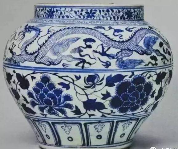 元青花牡丹龙纹罐