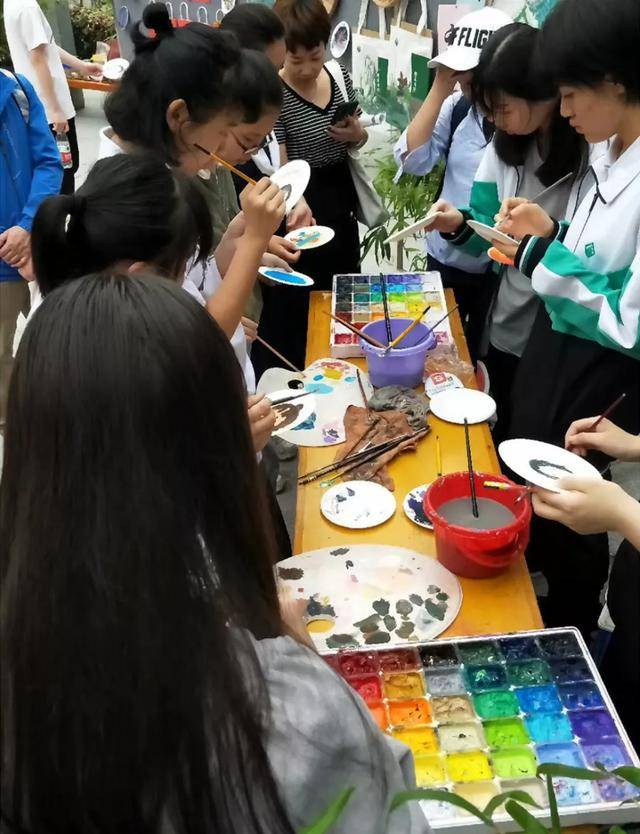 色彩■专业引领广州市美术中学·色彩科：专业精神