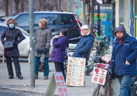 农村第一批80后,如今到底有多让人心疼?人到中年,快"垮"掉了