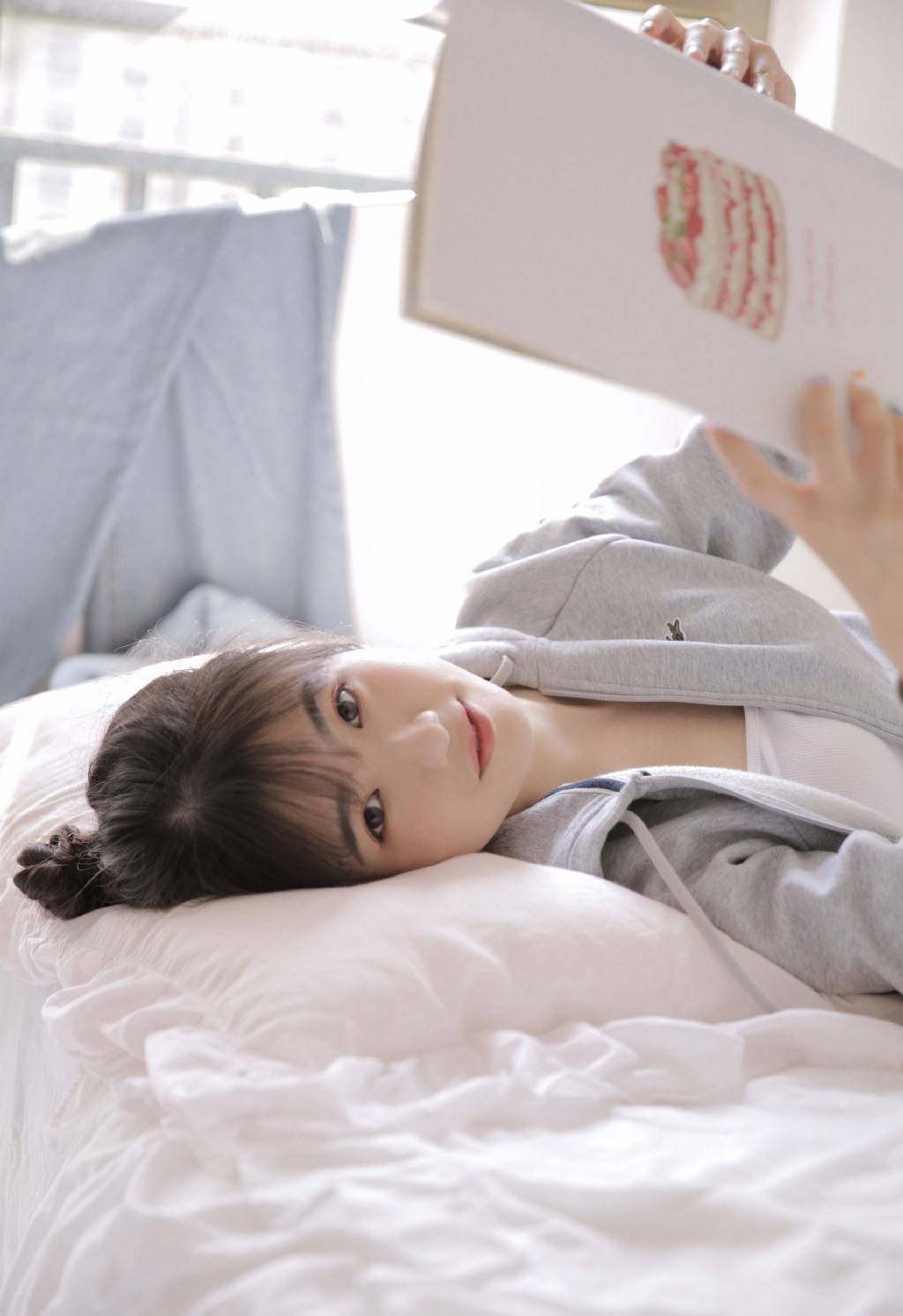 2020年5月19日福利,白皙居家美女轻甜俏皮写真
