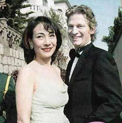 何超凤离婚第二春，何超莲心疼周扬青，赌王1