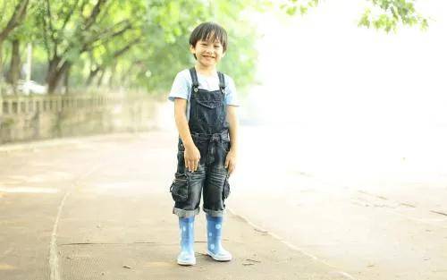 原创渣男靠儿子赚钱，二段婚姻失败，家暴成性还出轨？