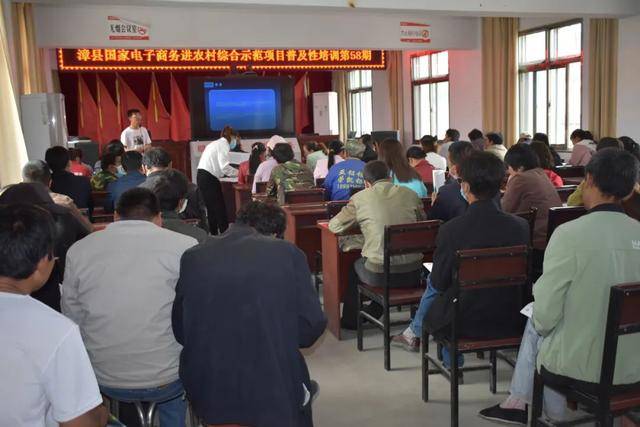 培训现场学员戴口罩,测体温,会场全方位消毒,保证培训正常进行.