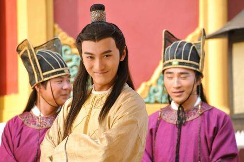 美妇占据皇帝寝宫,大臣驱赶,合演"移宫案"