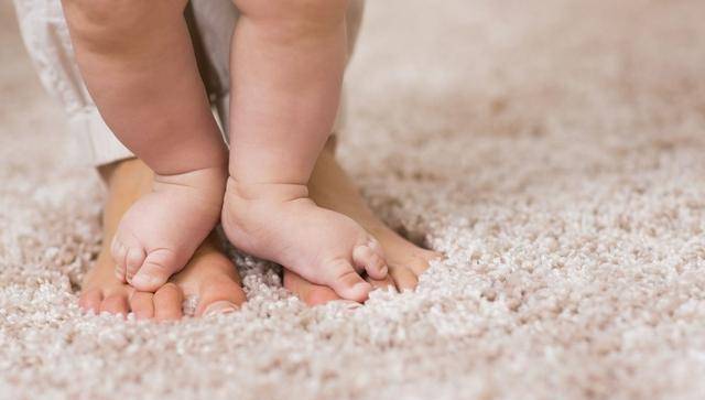 婴儿几个月开始走路好 b976a59dc35443bea3762936f0ec871d.jpeg