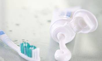 如何刷牙不口臭 fec816525fcb4620b2794b63bcb7b402.jpeg