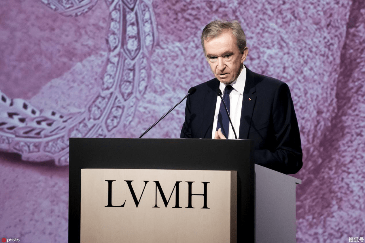 2020,lvmh集团总裁兼ceo贝尔纳·阿尔诺(bernard arnault)登上了全球