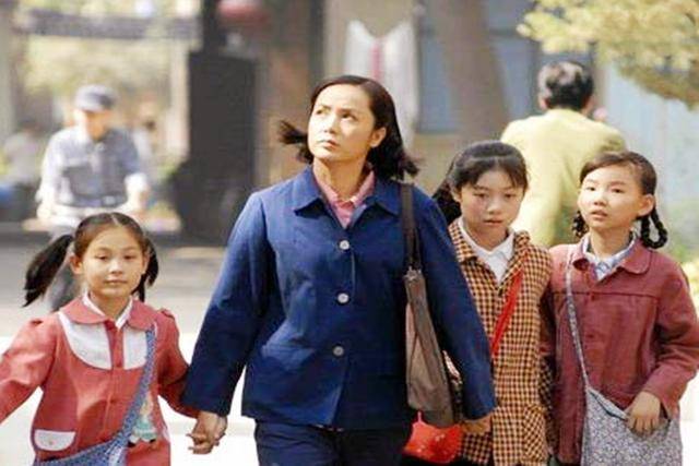 原创产妇二胎生下儿子，逗老公说是“女儿”，老公的反应让人心寒