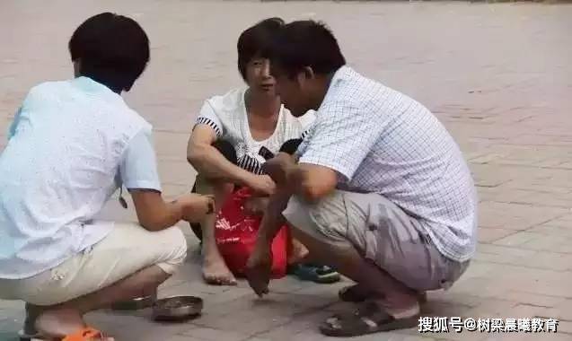 郸城■你读书虽苦,父母更不易“最牛县高”考前校园照让人泪奔:同学