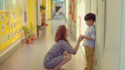 幼儿园开学不知道自己班级，不知道老师，真是逗乐了！