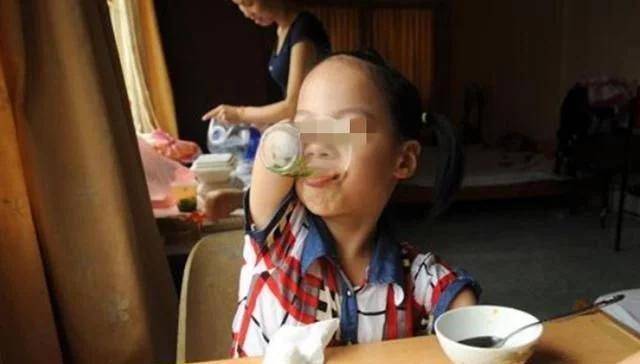 原创孕妇被告知胎儿“四肢全无”，坚持生下后，现在咋样了？