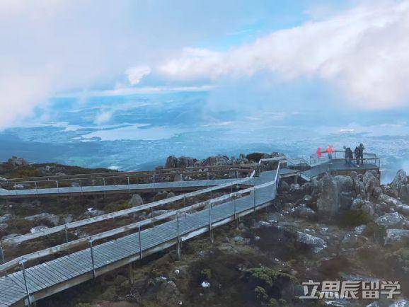 墨尔本大学建筑排名_澳洲名校墨尔本大学就业率77.0%!看起来没有中国专科