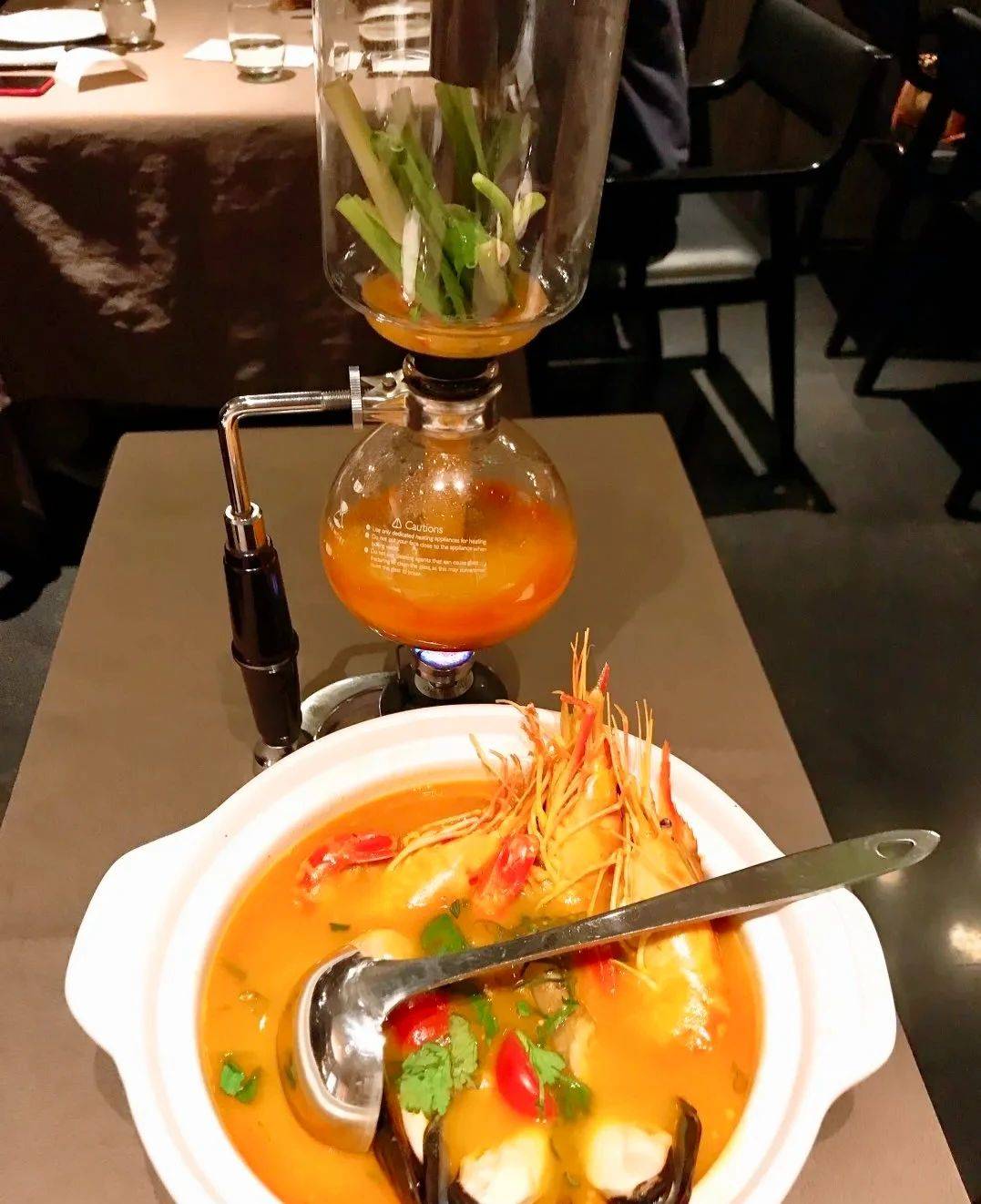 深圳湾万象城隐藏了一家米其林餐厅,大名鼎鼎的深圳泰国菜榜首