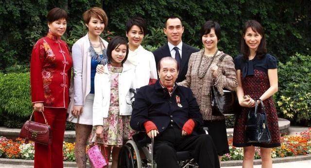 何超琼有几个亲姐妹兄弟 75f614f7c0104557828234409d7e8a32.jpeg