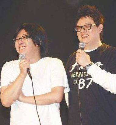 原创妻子因难产血崩，他却在低头玩手机，后突发脑瘤被指是报应