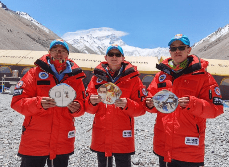 中国登山队再度携手万户文化纪念登峰60年见证珠峰新高度