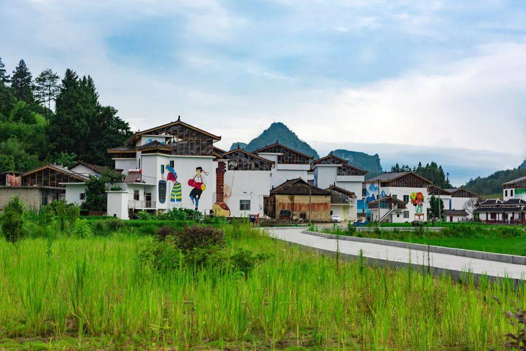 有一种幸福,叫住在黔南避暑天堂"网红国际艺术村"_洪江