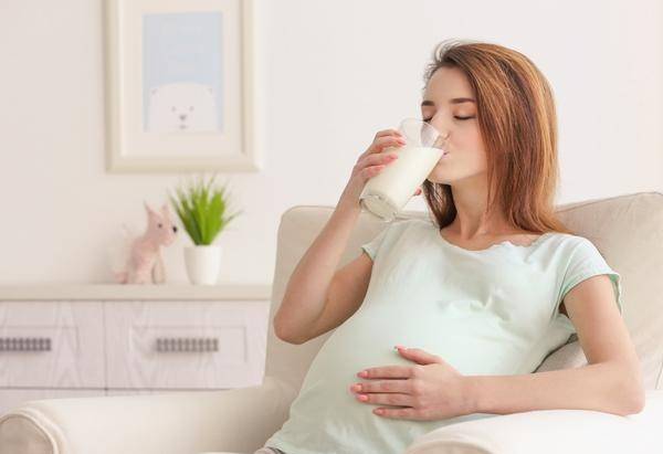 孕妇奶粉有必要喝吗？未必适合所有人，补多了胎儿反而危险