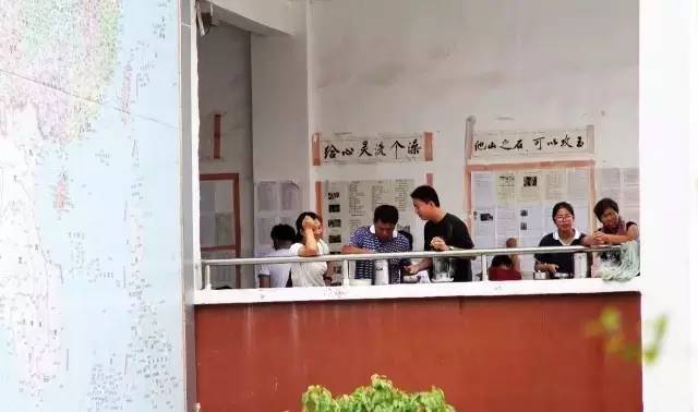衡水中学举办成人礼！父亲的一张照片让无数高中生泪奔...