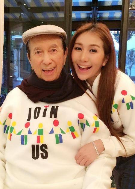 赌王生前练走路只为参加何超盈婚礼！如今愿望