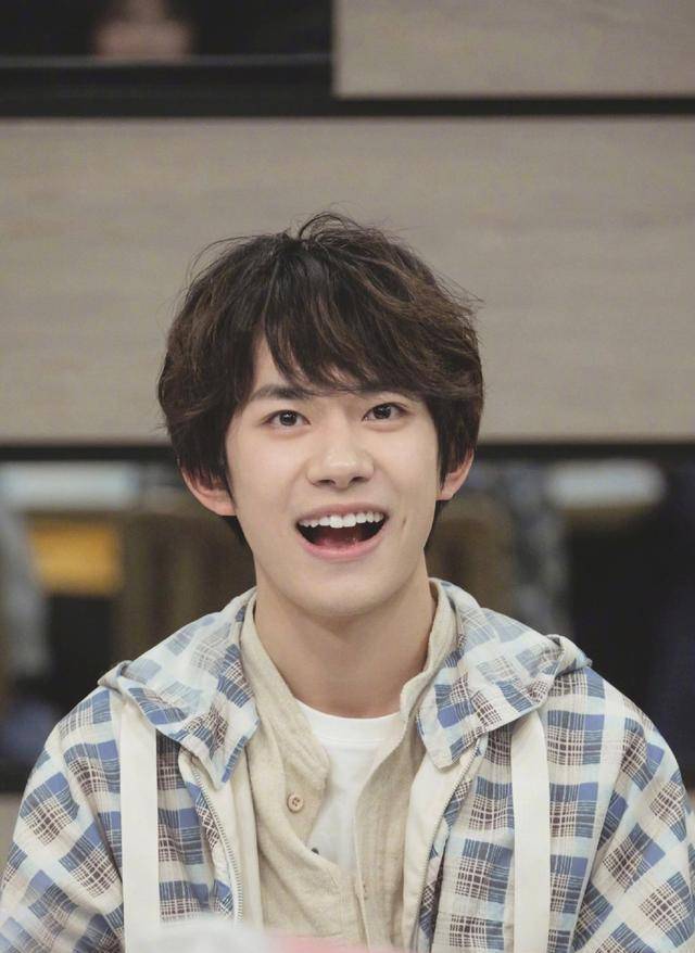 慵懒风男士发型 f740b19549414294b74e22f593d89628.jpeg
