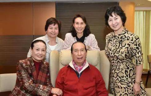 赌王二太蓝琼缨“宅斗记”：14岁迷倒赌王，独宠28年生5孩，驱利智斗三房，成