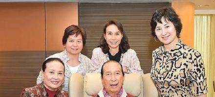 四太梁安琪就算不嫁赌王也很成功,毕竟文工团两万选15