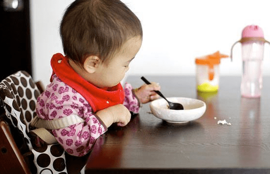 孩子|尤其第3种，很多宝妈还给娃买医生提醒：夏季少给娃碰4种水果