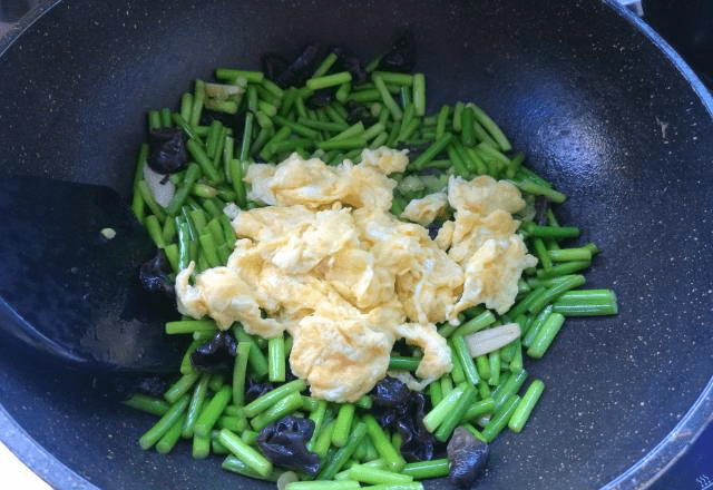 炒什么菜用鸡精 00ab881c342a4e1c877f65a72edb3817.png