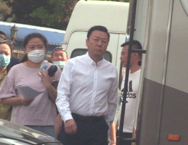 郭涛&quot;打女人&quot;风波后现身，片场对女助理