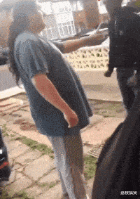 姑娘,你也太厉害了!一拳直接给干翻了!