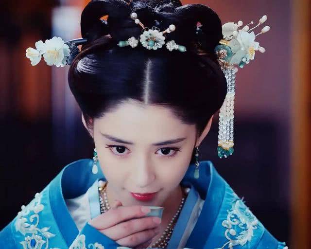 有种"反差"叫李心艾,女神颜值专演反派,看到她的手:瞬间出戏