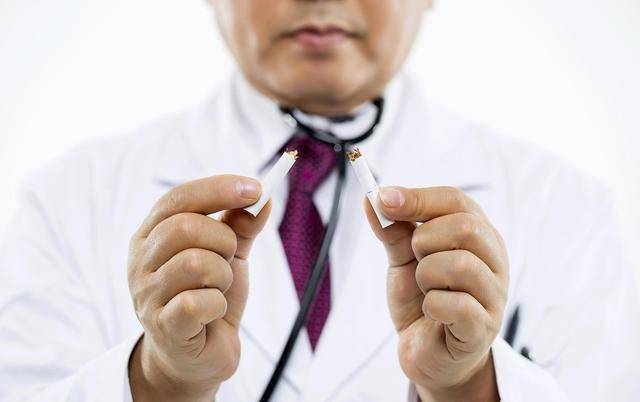 那个会“吐烟圈”的老人，患了冠心病，戒烟能不能让冠心病逆转？