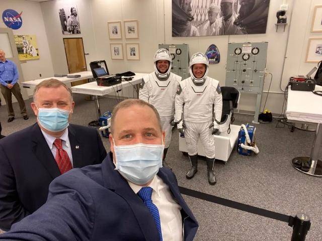 说马斯克成功太俗气，但足够偏执才能完成梦想