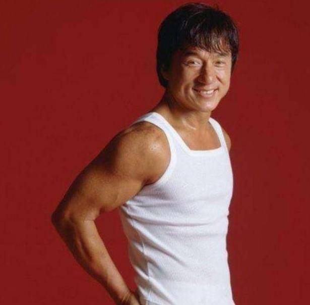 卢惠光:因10万元与成龙恩断义绝,被妻子抛弃,与小24岁
