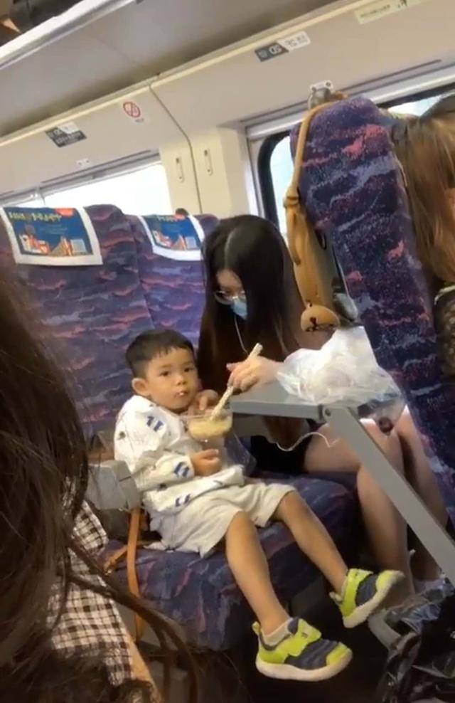妈妈带娃坐高铁，中途去了趟厕所，回来后发现儿子已“另有新欢”中国抗癌药打破垄断