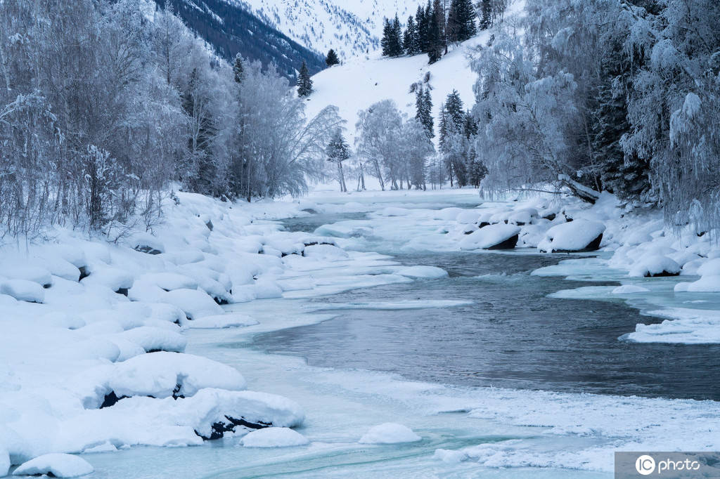 听雪落的声音!国外摄影师旅拍新疆禾木村雪景