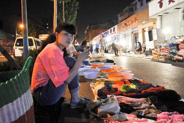 人口摆地摊_摆地摊图片